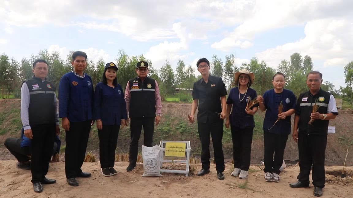 title - ส.ป.ก.ยโสธร ร่วมโครงการรณรงค์ปลูกหญ้าแฝกเพื่อการจัดการอนุรักษ์ดินและน้ำ ปีงบประมาณ 2569 ณ ห้วยถม ตำบลหนองคู อำเภอเมือง จังหวัดยโสธร